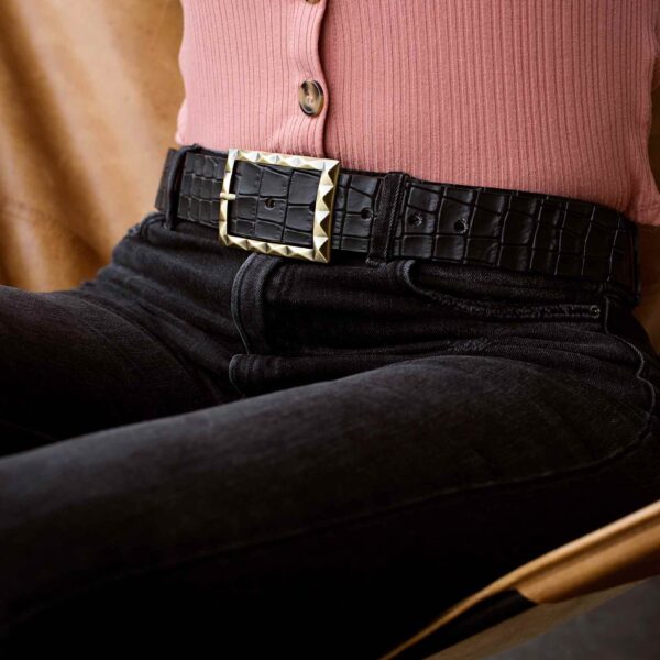 Cinturón para mujer en cuero grabado