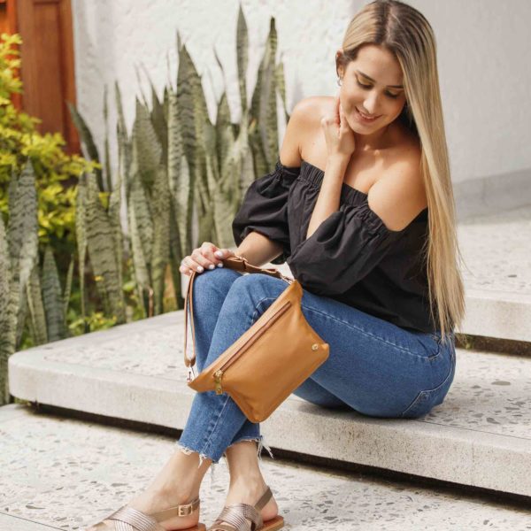 Riñonera en cuero para dama