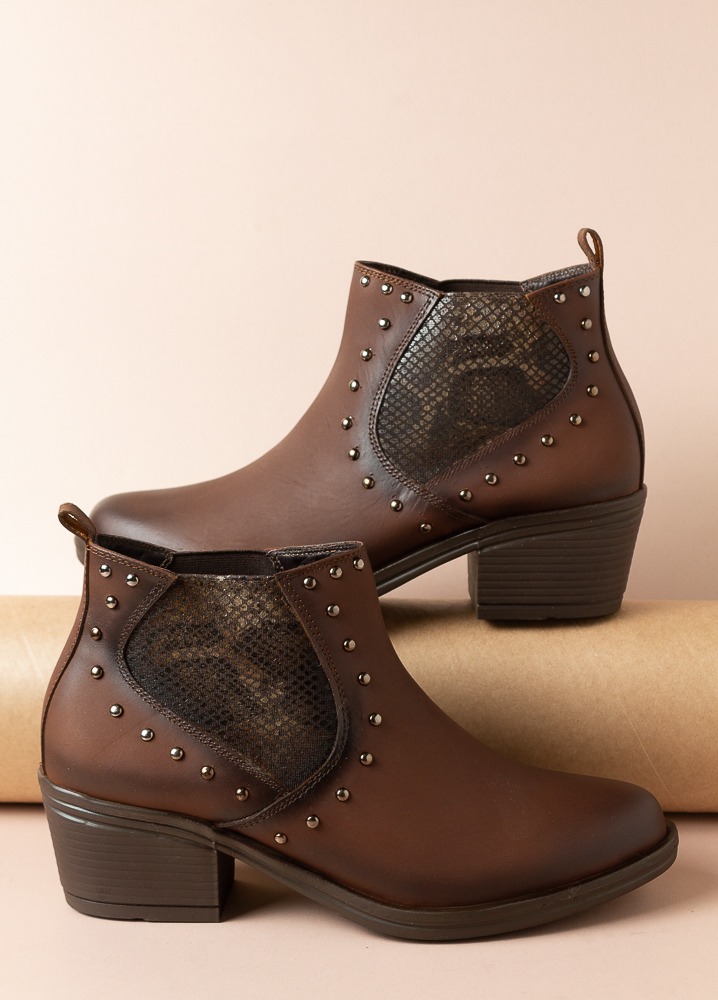BOTA KITTY AVELLANA